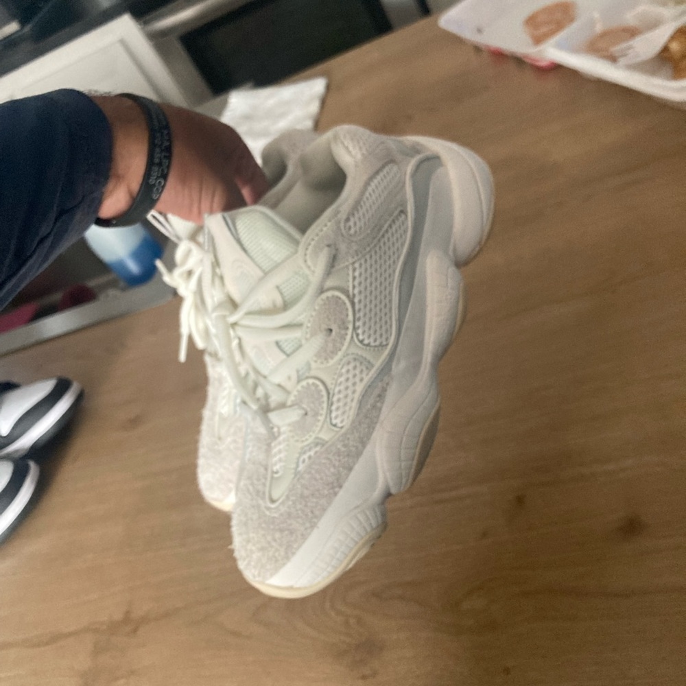 Need gone, wrong size, size 5… no box